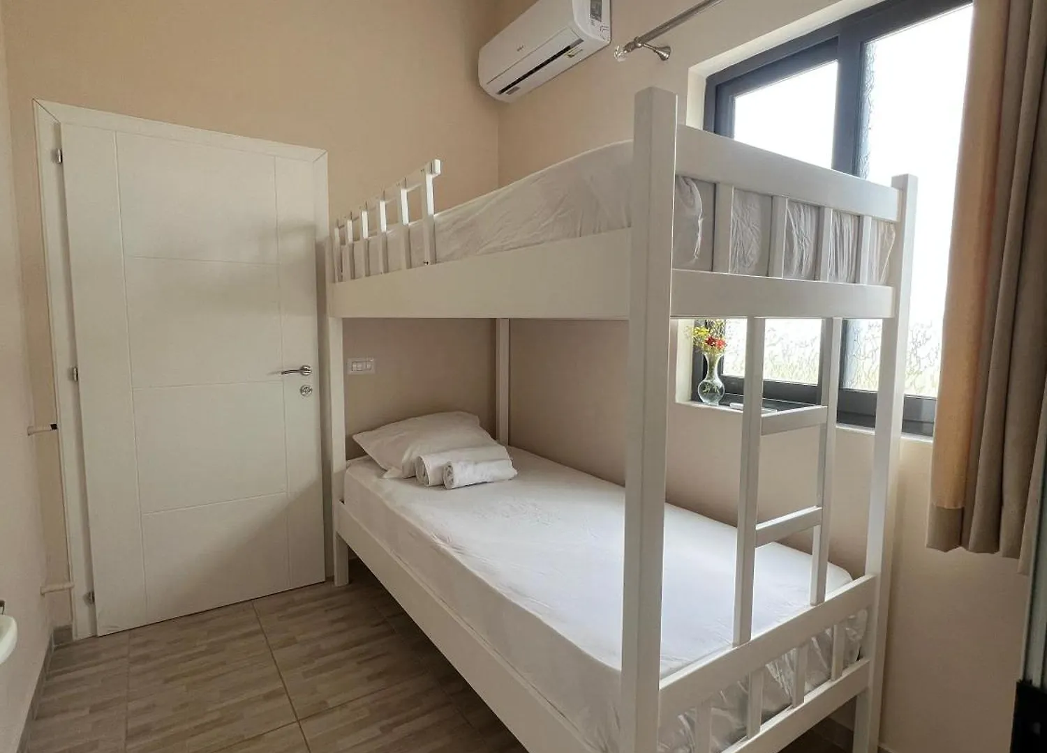 Hotel Villa Ballkan Grilë Nocleg ze śniadaniem