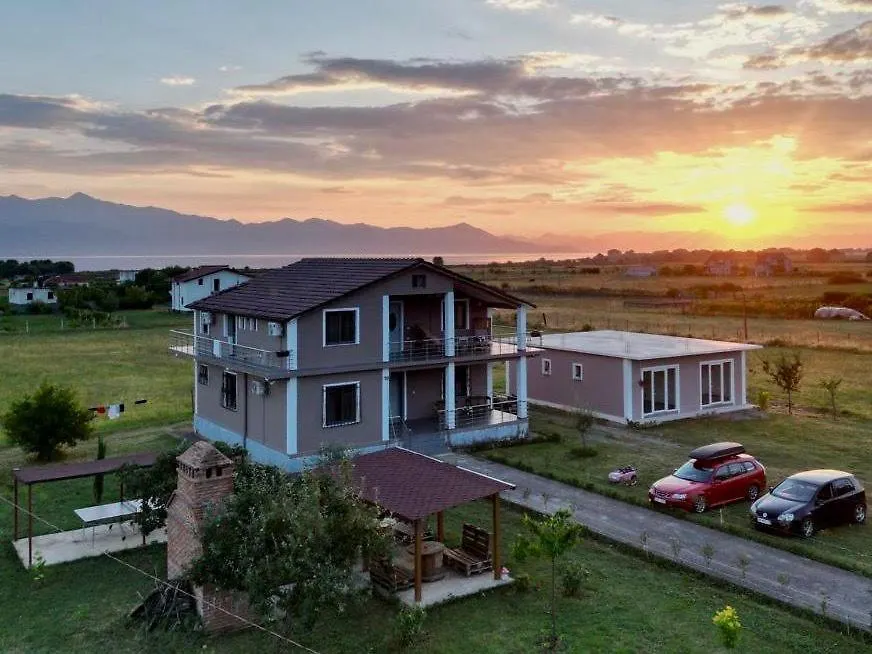 Hotel Villa Ballkan Grilë Nocleg ze śniadaniem